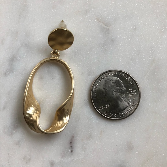 NWOT Drop Hoop with a Twist Earrings - Picture 3 of 4